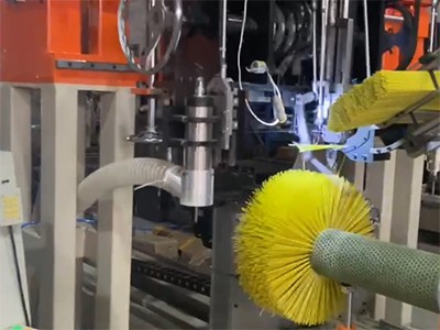 圓棍刷長毛大行程二鉆一植機